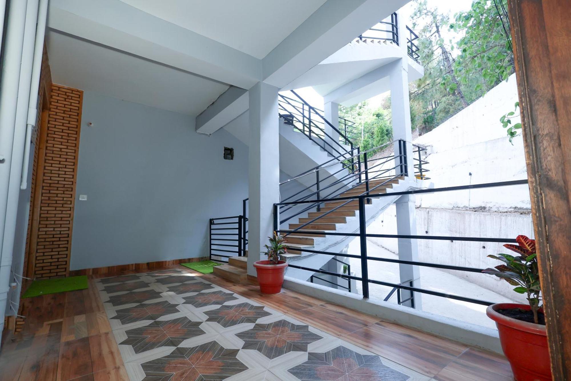 דירות Cozy Heavenn 2Bhk I Kasauli I Mountain View 93O68I282O מראה חיצוני תמונה