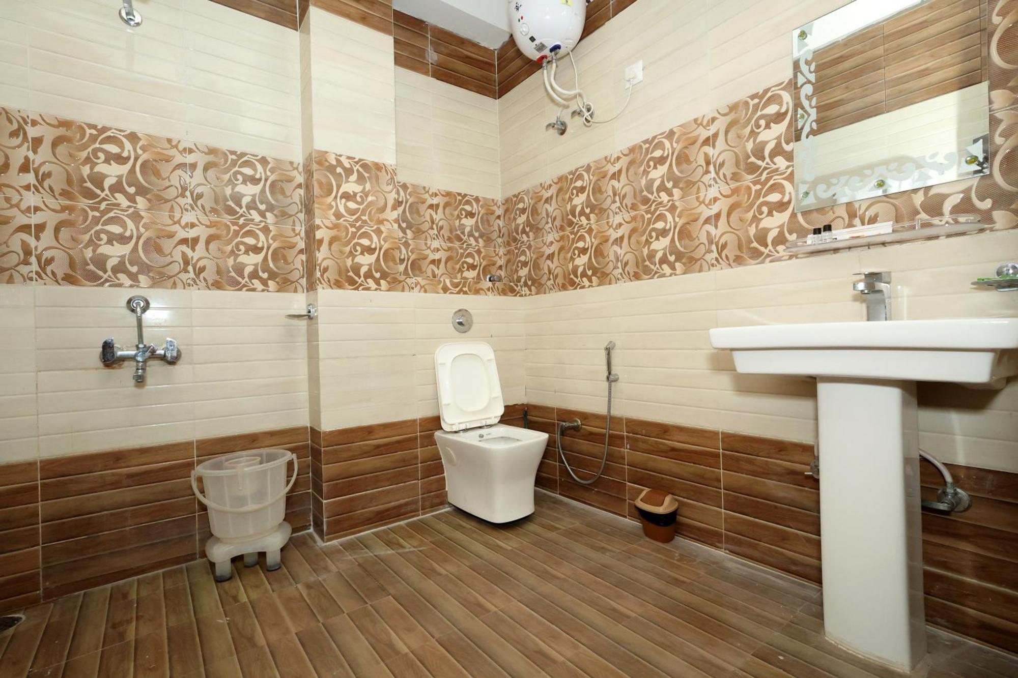 דירות Cozy Heavenn 2Bhk I Kasauli I Mountain View 93O68I282O מראה חיצוני תמונה